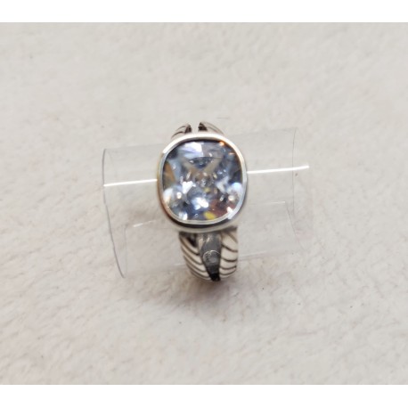 ANILLO DE PLATA  CON ELEMENTO  SWAROVSKI
