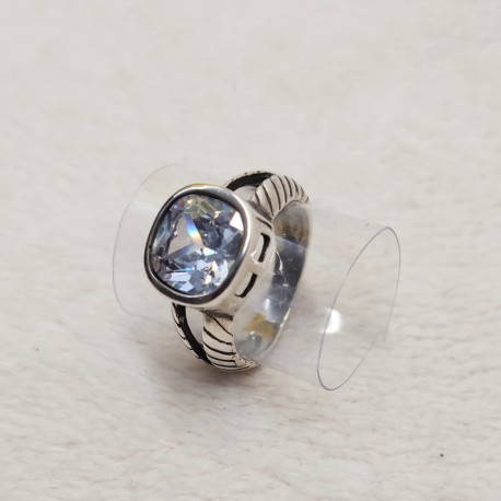 ANILLO DE PLATA  CON ELEMENTO  SWAROVSKI