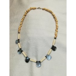 collar de semillas y nacar