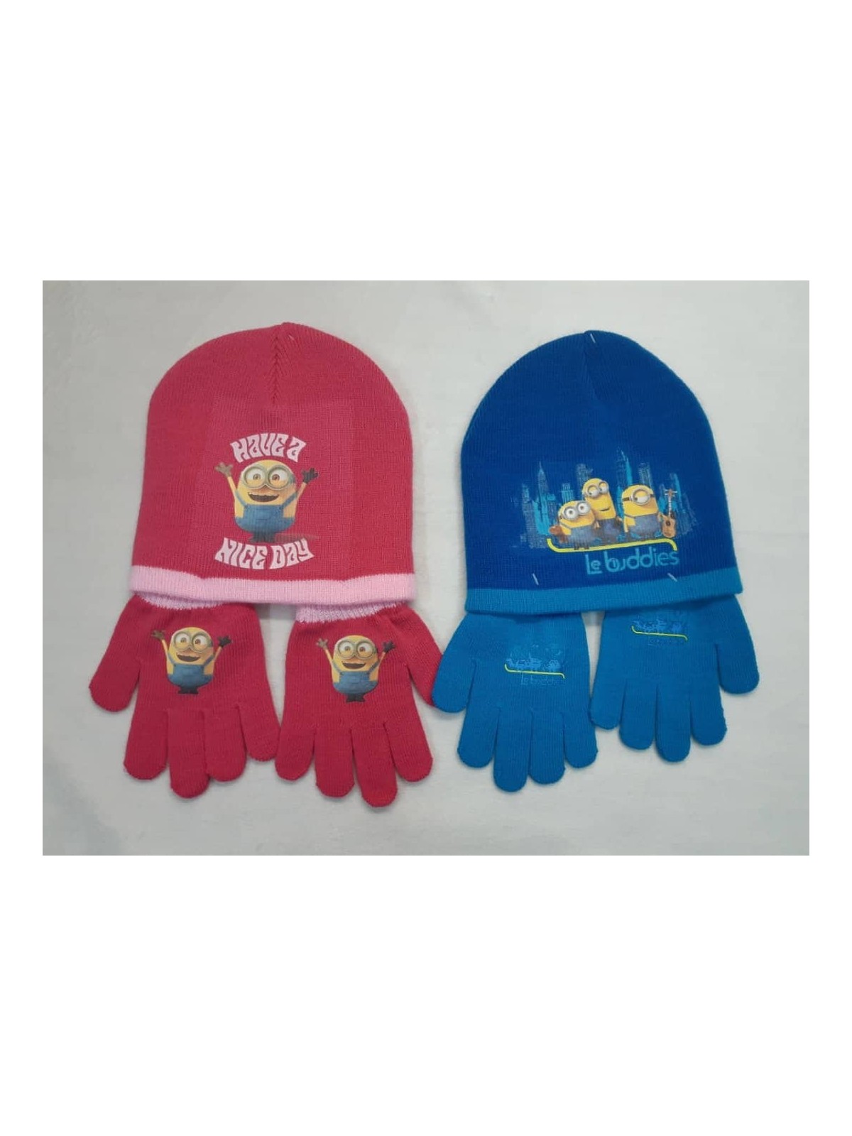 CONJUNTOS CON GORROS Y GUANTES DE LOS MINIONS